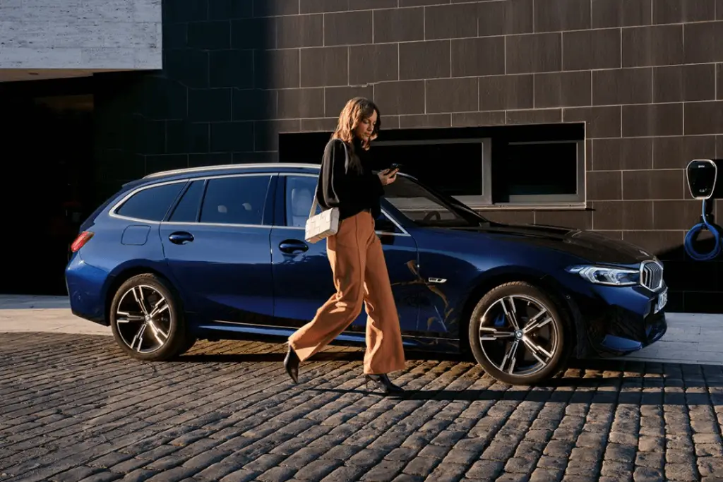 BMW-330-e-touring