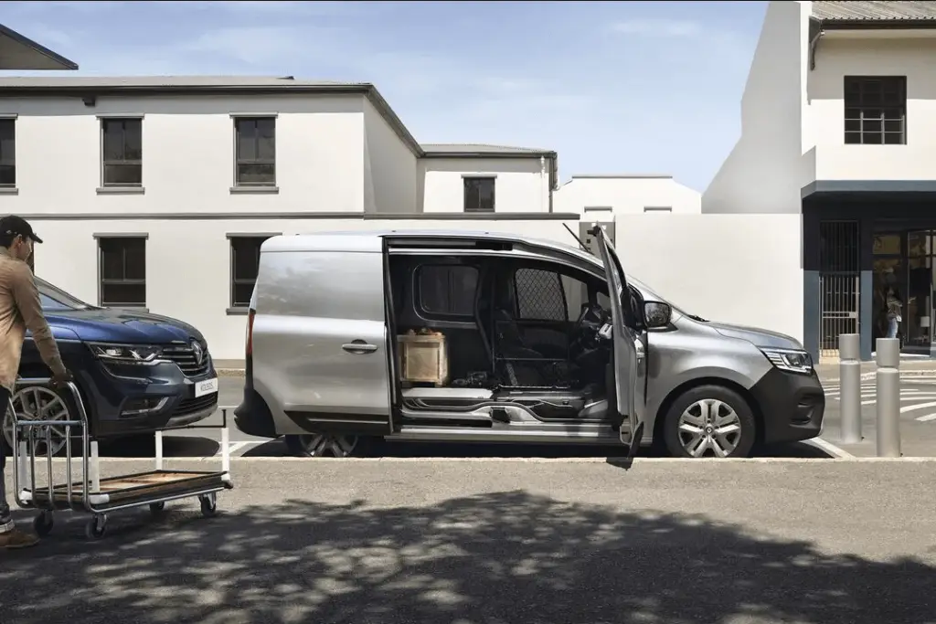 Renault-kangoo-lastar-av