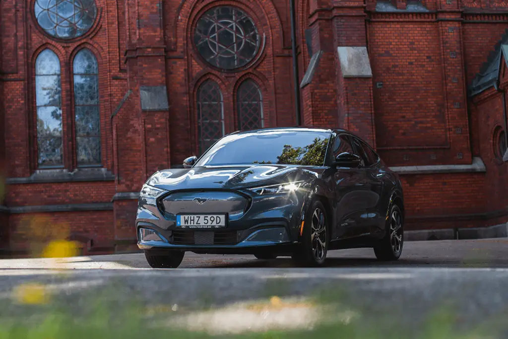 Ford-Mach-E-Vid-Kyrka