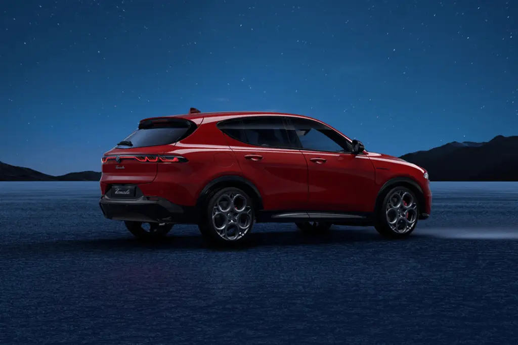 Alfa-Romeo-Tonale-Bakifrån