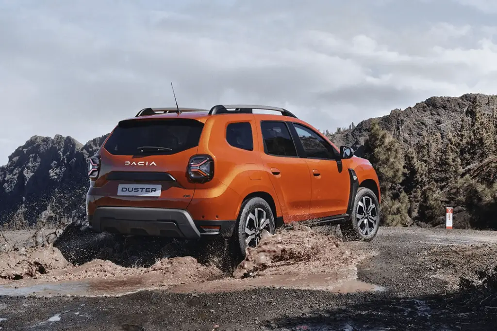 Dacia-Duster-Essential-bak