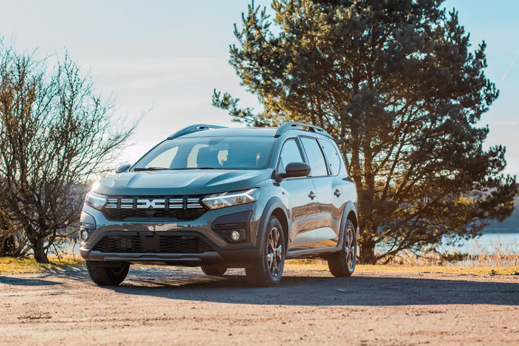Dacia-Jogger-Front-Side