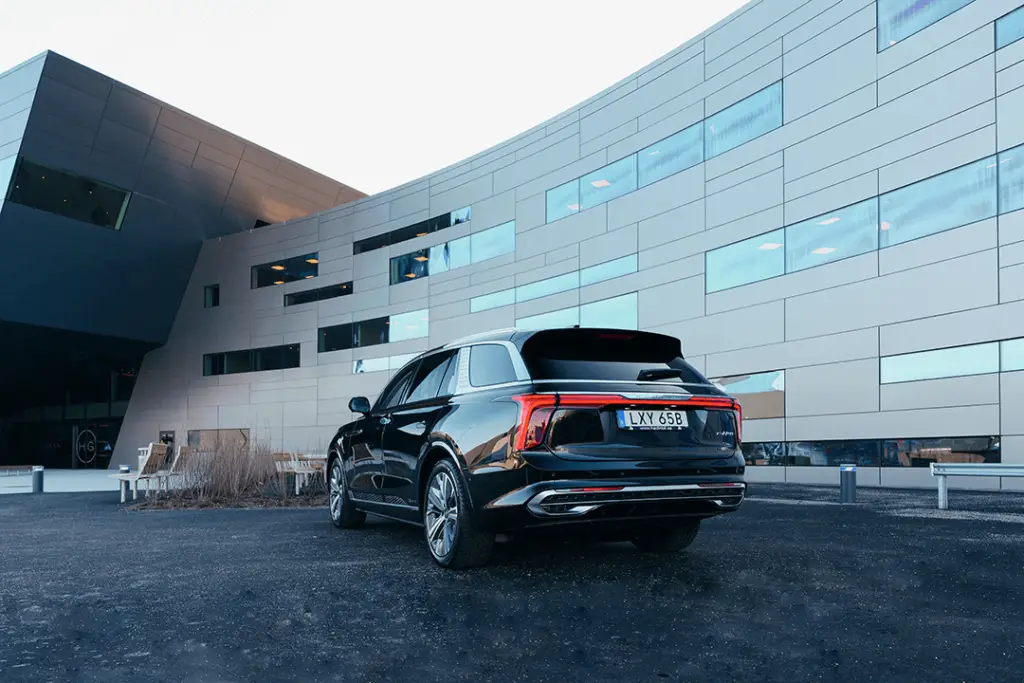 Hongqi-E-HS9-Back-Side