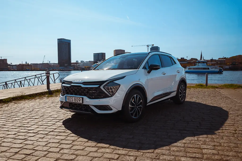 KIA-Sportage-GT-Front-Side-Harbor