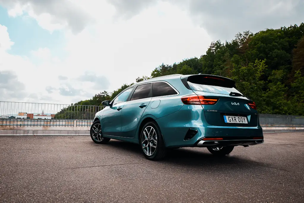 Kia-Ceed-SW-Back-Side
