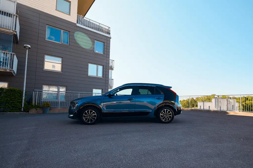 Kia-Niro-Hybrid-Side