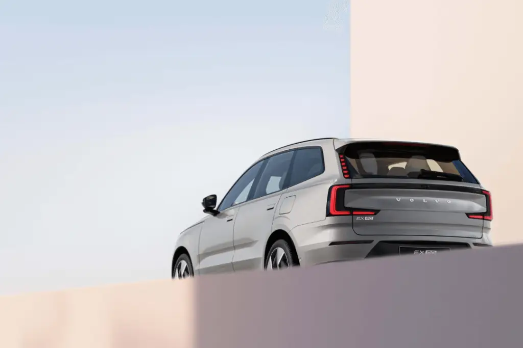 Volvo-EX90-baksida