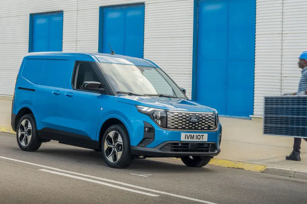 Ford-Transit-Courier-Trend-Side