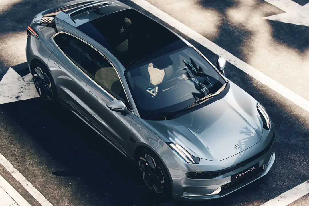 Zeekr-001-Roof-on-street