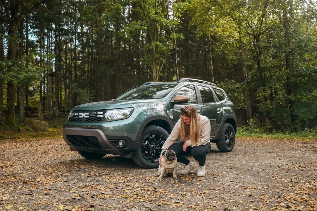 Dacia-Duster-Dog-Car