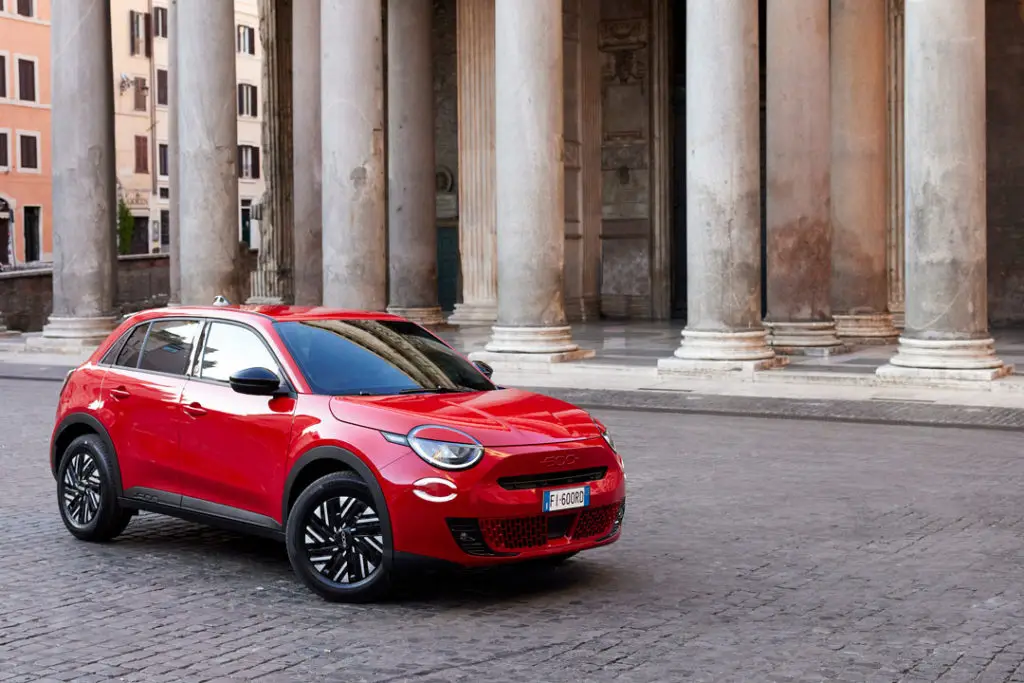 Fiat-600e-Front-Side