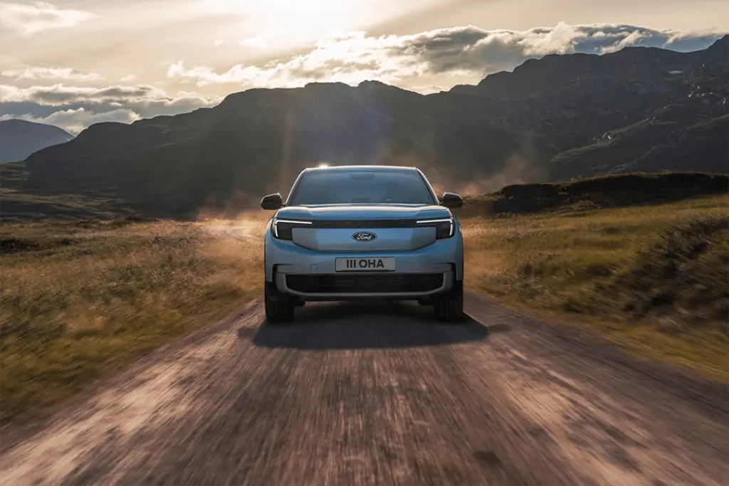 Ford-Explorer-Elektrisk-grusväg-framifrån