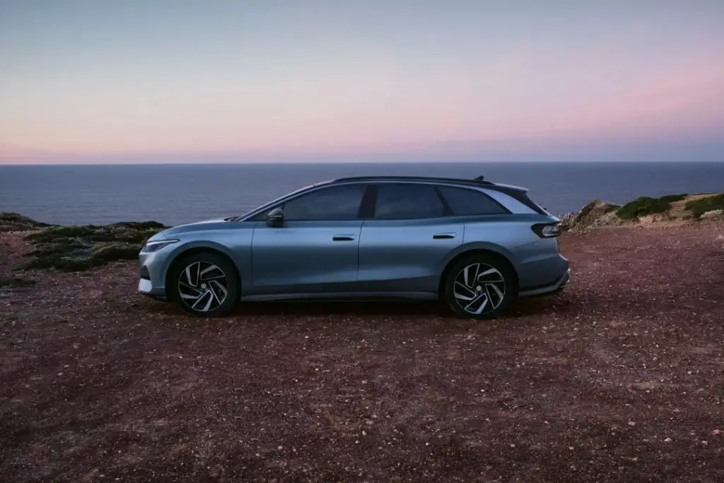 Volkswagen-ID.7-Tourer-Vänster-Sida