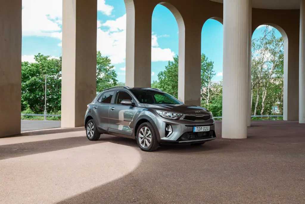 Kia-Stonic-Front-Sida-Vänster
