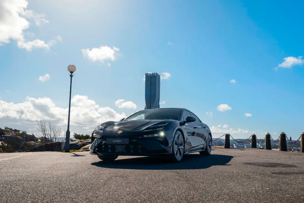 Lotus-Emeya-Front-city