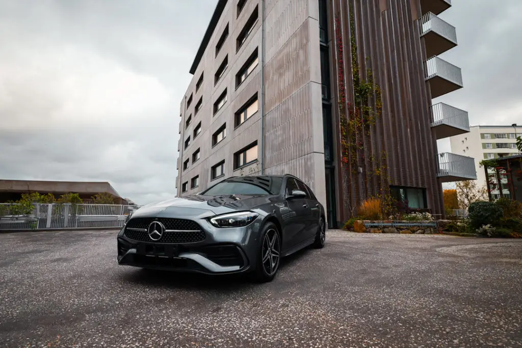 Mercedes-C-300-de-Front-Sidan