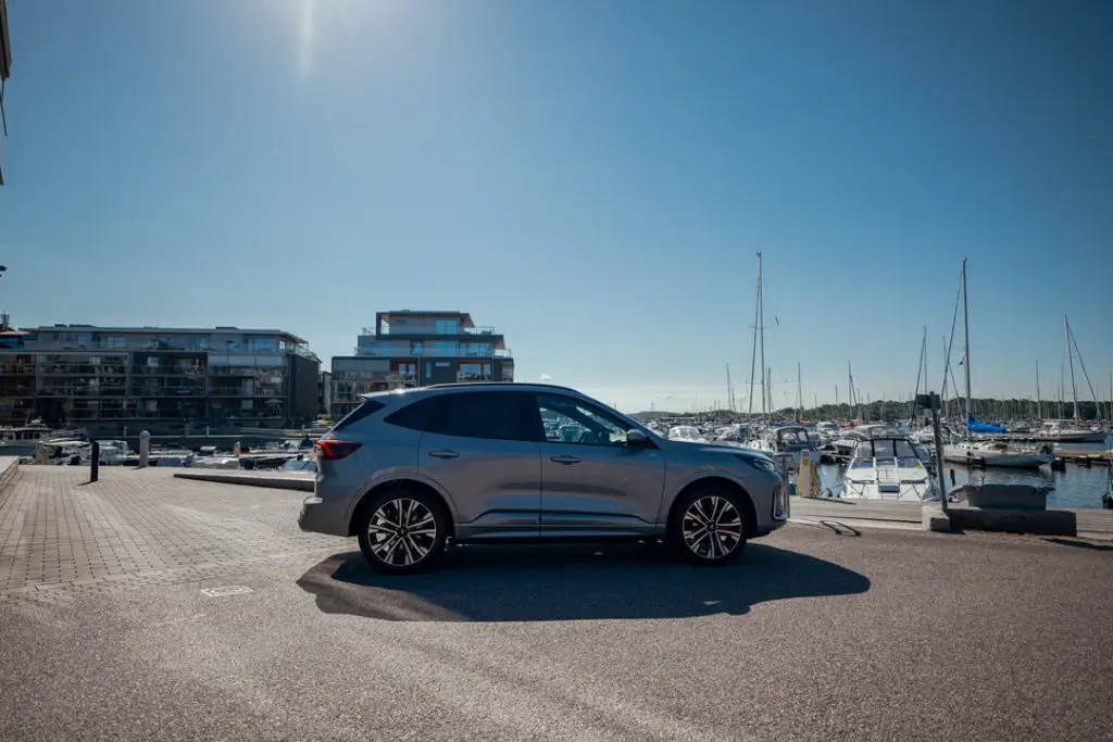 Ford-Kuga-ST-Line-Sida-Hamn