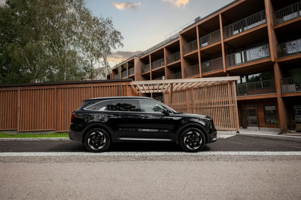 Kia-Sorrento-Fram-Sida-vänster