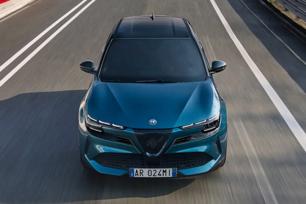 Alfa-Romeo-Junior-Ibrida-Front