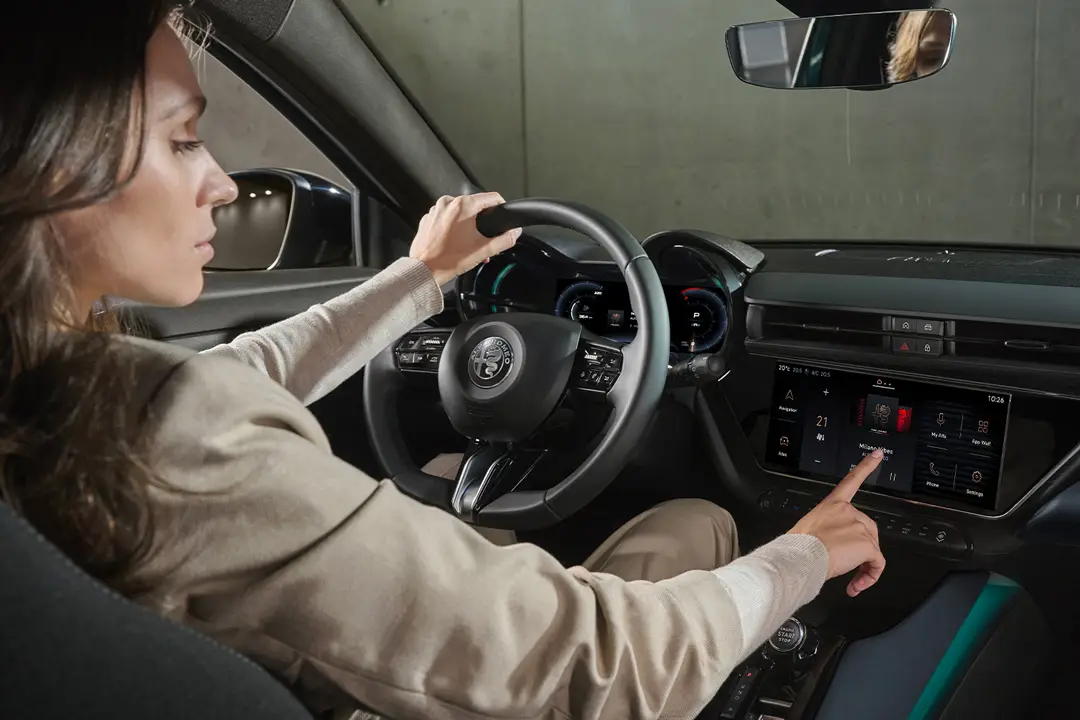 Alfa-Romeo-Junior-Ibrida-Interiör